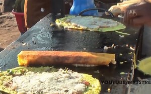 去印度玩，早上起来找早餐，结果满大街都是三哥飞饼biu~