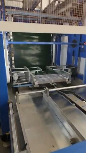 Auto corrugated paper pile turing and stacking machine