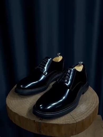 Men’s Black Leather Derby Shoes for Timeless Elegance