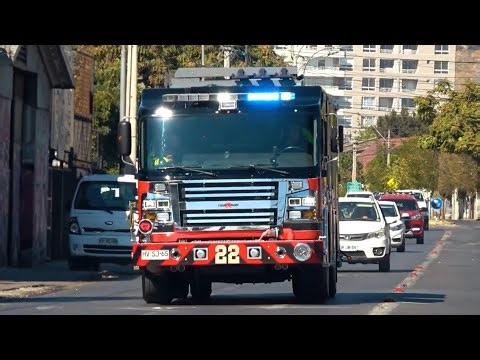 B22 H4 Bomberos Santiago respondiendo a emergencia.