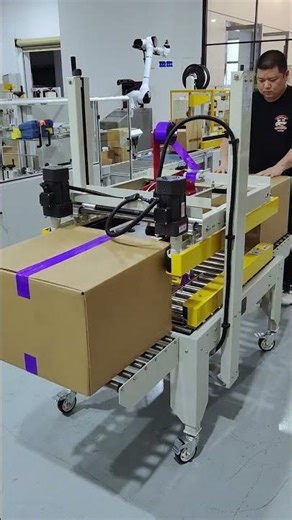 Foam box automatic sealing machine, the machine automatically conveys foam..