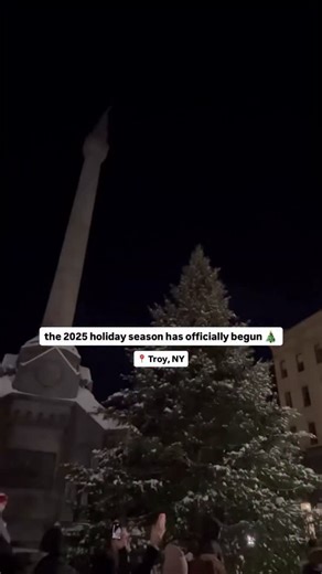Troy’s tree is officially LIT! 🎄 🎥: @downtowntroyny #troyny #aroundtroy #upstateny | Around Troy