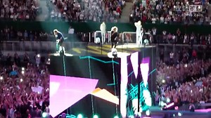 HD - One Direction - Diana (live) FZ72 @ Wien