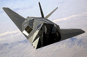 40 anos do F-117 Nighthawk: quatro fatos sobre o primeiro avião stealth operacional