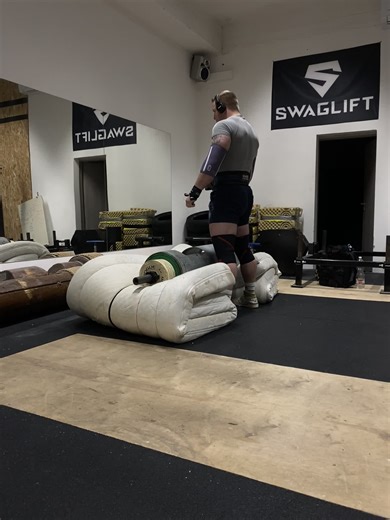 Mastering the 130 kg Log Lift Technique