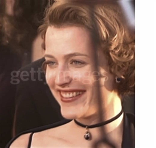 #gillianandersonedit. Now I know it’s been a minute since a Gillian edit. So here ya go idk if I really like it though it’s very experimental. I never stoped liking her it’s just cos stranger things came out. I’ll still edit stranger things too though. Scp spookysscp on instagram. #gilliananderson #edit #edits #danascully