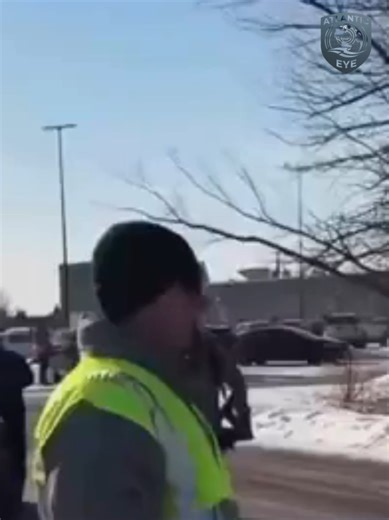 🚨🇺🇸🚨Minnesota National Guard was asked why they’re handing out coffee, donuts, and hot chocolate to protesters. Their answer: “It’s a demonstration of safety and security. We’re here to help.” That’s how you de-escalate. #Minneapolis #Minnesota #NationalGuard #ICE