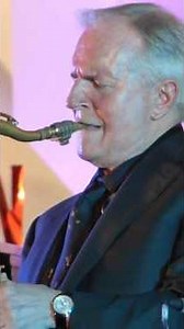 Tenor sax HEROS! Scott Hamilton & Harry Allen - Scott's solo on "Comes Love" - 2