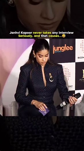 Update_Bollywode on Instagram: "日本利用压电瓷砖将人们的脚步转化为电能。这些瓷砖能够捕捉你脚步产生的动能。 当你行走时，你的体重和动作会对瓷砖产生压力。瓷砖会轻微弯曲，产生机械应力。 瓷砖内部的压电材料会将这种应力转化为电能。 每一步都会产生少量电荷，数百万步加在一起，就能产生足够的电力来驱动LED灯、数字显示屏和传感器。 在像涩谷车站这样人流密集的地方，每天大约240万步 都在为这个系统做贡献。 这些电力可以储存起来或立即使用，从而减少对传统能源的依赖，并支持可持续的城市基础设施。 这种方法把日常的动作转化为实用的可再生能源。 #日本#知识#事实#你知道吗#推荐 科技 创新历史 技术 实验热门"