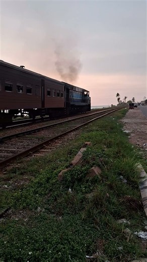 Matara Express🚂🇱🇰 #train #railwaycontent #srilankarailway #travel #srilankatrain #railway #srilanka