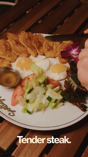 Brunch, Lunch, and Dinner. Dominican Flavors done right for any time of the day! Stop by today and taste the hype🍗🍲 • #SantiagosBeerGarden #HarlemEats #BottomlessMargs #MargaritaLovers #NYCBrunch #HarlemBrunch #DrinkUpNYC #WeekendVibes #NYCFoodies #UptownEats #FoodieFindsNYC #FallVibesNYC | Santiago’s Beer Garden