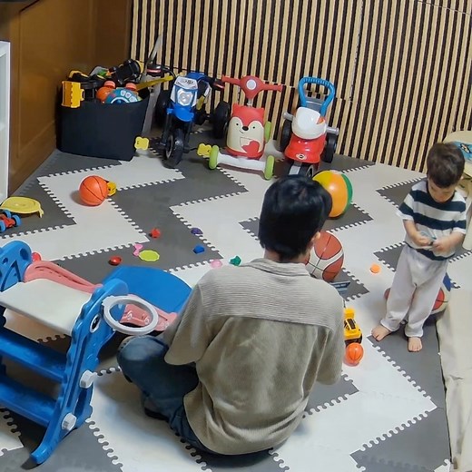 Anak..? Sino nag regalo nitong kitchen set mag usap tayo. | Benedict Cua