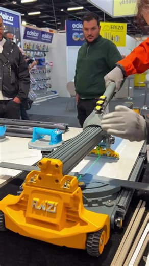 Smooth cutting by Raizi BumbleBee™ manual tile cutter #raiziBumbleBee #manualtilecutter #cuttinggood