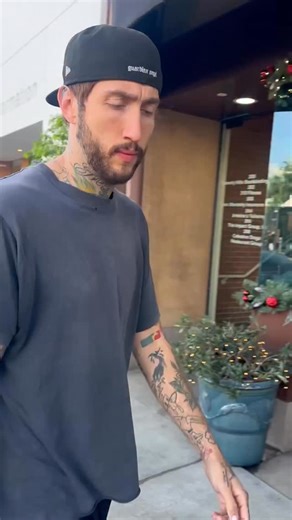 Behind The Screen on Instagram: "@banks shares what’s Behind The Screen 📲💎 His lock screen is a 4k hyper close picture of a diamond, a symbol that reminds him of Kanye West’s Yeezus era and the importance of staying creative. He opens up about the profound impact of starting FaZe, and how a small Xbox gaming community grew into one of the biggest internet brands in the world. From believing in himself to manifesting success, Banks reflects on the journey of building something extraordinary fro