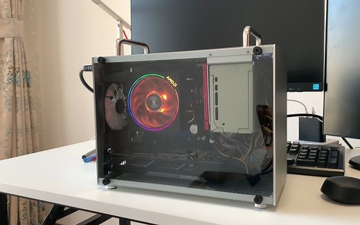为了展示AMD Wraith Prism，UP主装了一台ITX主机