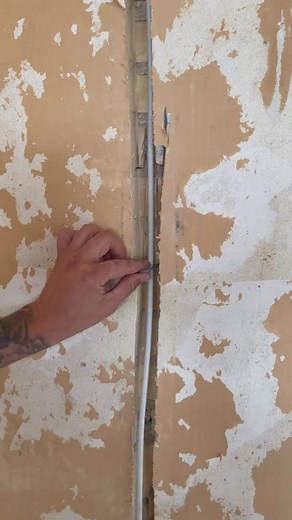 ⚡️ Stop struggling with nails and loose cables! Once you try DuoClips, it just flows effortlessly 💪 ✅ Quick and easy installation directly in the chase ✅ Stays in place – every time ✅ No nails, no hassle 👉 Use needle-nose pliers for easy installation 🔗 Learn more at duoclips.dk #DuoClips #electricianlife #rilleclips #cablemanagement #installationmadeeasy #electricalwork #madeinDenmark #innovation | DuoClips ApS