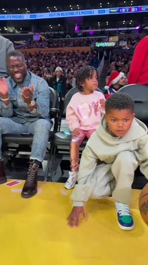 Kevin Hart’s son showed off his skills courtside! 🏀 | NBA