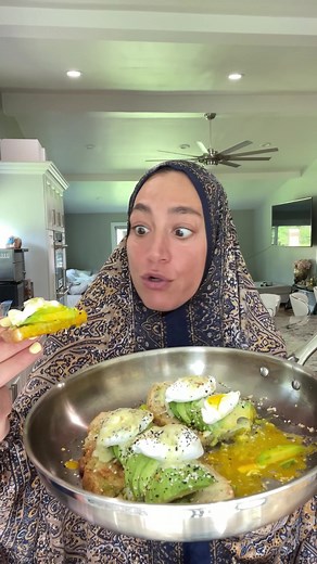 Ladies, I need your help—share this ASAP 😂 Apparently my avocado toast got a fan club now 🥑🔥 “brings all the boys to the yard” wasn’t supposed to be literal 😆 #ShareThis #SendHelp #AvocadoToast #FoodieHumor #ViralFood