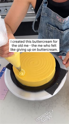 There was a time when I almost gave up on buttercream completely. Every batch felt like a gamble: would it split? Would it melt? Would it look awful on the cake? I created this for the version of me who didn’t have time to waste. The version of me who just wanted her child’s cake to turn out. The version of me who needed clear answers, not vague tips. And if you’ve ever felt that way, this is for you too. Because you shouldn’t have to figure it out the hard way, like I did. ➡️ use code “SAVE15” 