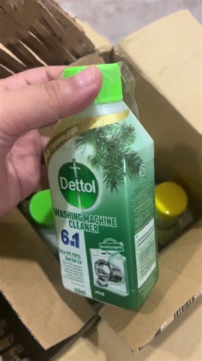 Kesihatan mesin basuh pun kene jaga jugak sis.. Kene make sure buat tub cleaning sebulan skali.. jangan jadi macam kaktin tau.. dah lama sgt xbuat tub cleaning, bau jadi hapak, letak pewangi pun tak jalan, habuk2 terlekat dekat baju.. So dengan sabun dettol ni boleh membunuh 99.99% bacteria tau.. Pegi checkout dkt bag kuning sebelum stock habis #dettol #tubcleaning #tubcleaningautomaticmacine #dettolwashingmachinecleaner #kaktinapprove