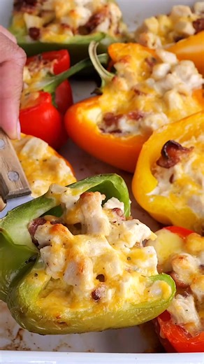 6.4K views · 21 reactions | Crack Chicken Stuffed Peppers Recipe – the ultimate low-carb comfort food! Filled with shredded chicken, crispy bacon, cheddar cheese, and ranch dressing, each pepper is packed with creamy, savory goodness. Perfect for a weeknight dinner or meal prep, these stuffed peppers are easy to make, full of flavor, and totally satisfying. Full Recipe: https://buff.ly/ck4qMS1 | Plain Chicken | Facebook