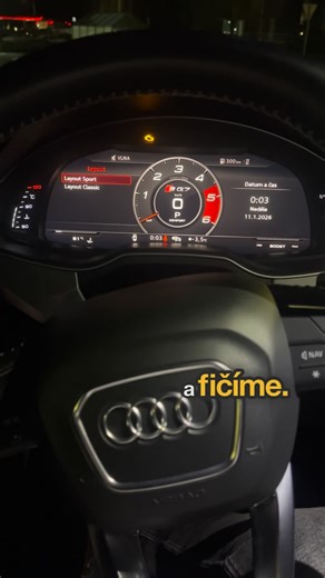 Chytrá Kára on Instagram: "🇸🇰 Tentokrát Audi Q7 zroku 2017 na ktorej sme spojazdnili Apple CarPlay a Android auto ktoré v základe v tomto rádiu chýbali. Na rozdiel od Audi A4B9 s rovnakou jednotkou sa na týchto Q7 nemusí meniť USB port, nie je “ChargeOnly”. Na Audinke sme ešte vypli štart-stop, aktualizovali mapy na najnovšiu verziu 2026, zapli sme aby sa mapy na virtuálnom kokpite zobrazovali aj keď Apple Car play a zrkadlenie cez Waze / Google Maps je zapnuté na obrazovke infotainmentu. Ako