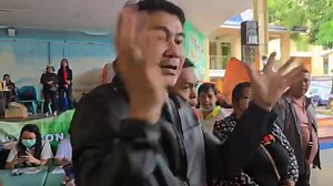 Senator Erwin Tulfo visited Diosdado P. Macapagal Elementary School on Wednesday to distribute sacks of rice and food supplies to more than 1,000 families affected by habagat. | via #MOJO Aime Atienza | ONE News