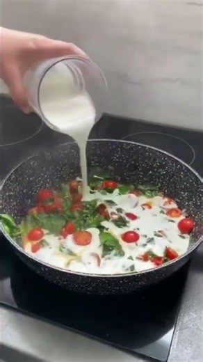Pasta, spinach and tomatoes naman kita#ofwlifesg #yummyfood #cookingviralvideo
