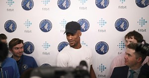 Wolves' Jimmy Butler antsy to return from injured right knee