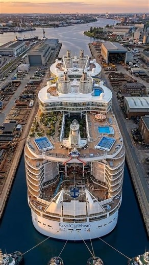 Building a $1 Billion Mega Cruise Ship! 🚢🏗️ (Timelapse) #building #build #ship #shorts #fyp #fypage