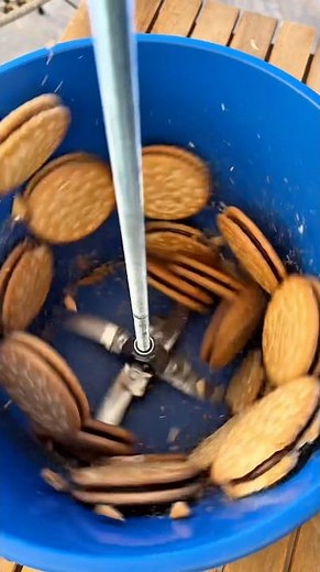 How to make fine crumbs from cookies 🍪✅ #satisfying #foodasmr #kitchenhacks
