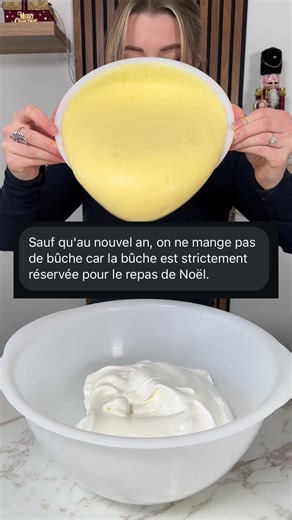 Recette entremets framboise coco Dacquoise coco * 50 g de sucre glace * 20g de poudre d’amandes * 10g de farine * 30g de noix de coco râpée * 55g de blanc d’œuf * 20 g de sucre Montez les blancs avec le sucre. Ajoutez le sucre glace, la poudre d’amandes, la farine tamisée, la coco rapee. Praliné coco * 150g d’amandes * 100g de coco * 75g de sucre * 1 pincée de sel Torréfiez les fruits secs et la coco 15 min à 180. Faites un caramel à sec puis laissez refroidir. Mixez le tout et ajoutez le sel. R