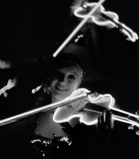 Criterion Collection on Instagram: "GOLD DIGGERS OF 1933 💖 Now on the Criterion Channel in our Mervyn LeRoy's Pre-Code Films collection! A Broadway producer has the talent, the tunes, the theater, and everything else he needs to put on a show—except the dough. Not to worry, say Ginger Rogers and the other leggy chorines decked out in giant coins. Everyone will soon be singing “We’re in the Money.” Soon after 42ND STREET, the brothers Warner again kicked the Depression blues out the stage door a