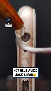 The most satisfying way to clean an audio jack 📲😲 | Do It Yourself