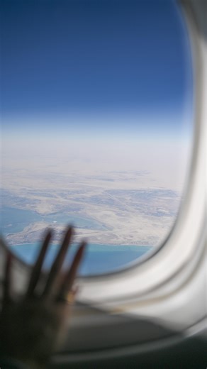 Yuka - OLの週末トラベル✈︎ on Instagram: "一生に一度は乗りたい！ カタール航空のビジネスクラスに乗ってきました♥️ ⁡ 想像を超える快適さとラグジュアリーさ✨ ⁡ 今回はマイルでアップグレードしてみたけど、 絶対にまた乗りたいと思える最高の体験😍 ⁡ ⁡ カタール航空の大ファンになりました✨ ⁡ ⁡ ⁡ #カタール航空 #ビジネスクラス #qsuite ⁡ ⁡ 🏷️#yuka_airlines ⁡ ✭- - - - - - - - - - - - - - - - - - - - - - - - - - - - ✭ ⁡ 英語を使ってバリキャリ→ 2ヶ月に1回は海外旅行 しっかり働きながら、ラグジュアリーな人生を🕊️ ⁡ 会社員＋ラグジュアリーな旅・ライフスタイルを発信するOLトラベルライター✒️📷 ⁡ 𝖸𝗈𝗎 𝗈𝗇𝗅𝗒 𝗅𝗂𝗏𝖾 𝗈𝗇𝖼𝖾! @yuka_no.5 ⁡ ⁡ ⁡ ⁡ ⁡"