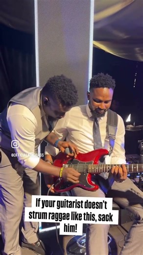 Send this to a guitarist 😂. Bassist teaching guitarist how to strum raggae