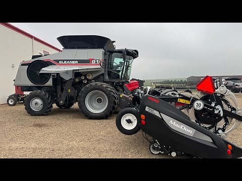 Gleaner T81 Walk Around