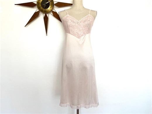 Vintage 1970s Vanity Fair Pink Nylon Full Slip, Pastel Lace Bust, XS Bust 32 - Etsy