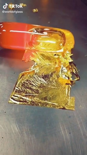 This is what it looks like when you roll hot glass over REAL 24K GOLD￼ 😍 This Art is made by￼ furthurdesign 🔥 #worldofglass #gold #artober