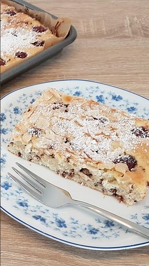 Kirschkuchen vom Blech mit Schokostreuseln | Sheet Pan Cherry Cake with Chocolate Sprinkles