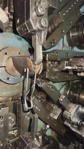 Workshop such as fabrication, assembly, repair, and testing with precision. and safety systems that allow workers and trainees to perform operations. #workshop #technology #diy #technique #steelwork #welding Wo1a.3294 | Work 92M