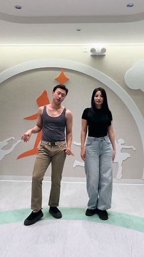 Мэргэжил нэгтэнтэйгээ таараад яаж зүгээр өнгөрөхөв 🤭 Хажууд нь халууцаад цамцаа тайллаа бүр 😄 . . . . . #trending #dance #mongoltv #thevoiceofmongolia #biggeeteam2025 | Altankhulug Batchuluun