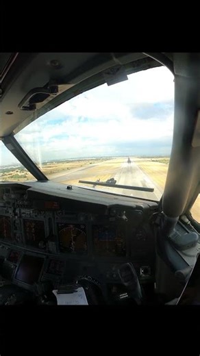 Madrid landing 737-800