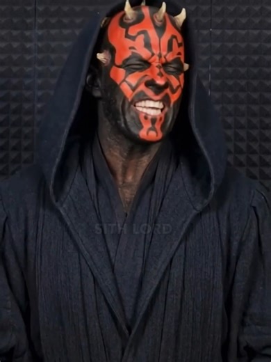 SO EINFACH GEHT’S: ⬇️🤫 Du willst Hollywood-Effekte ohne Budget? Dann ist dieser simple Workflow für dich! In Sekunden tauschst du Charaktere aus, als wärst du ein Profi-Editor: 1️⃣ Higgsfield Motion Control: Geh auf das Tool Higgsfield (kommentiere und ich schick dir den Link) und wähl „Motion Control“. Lad einen Screenshot von deinem Video UND das Bild deines Ziel-Charakters hoch. BAM! 2️⃣ Bewegungskontrolle: Wechsel im gleichen Tool in den Video-Bereich zu „Kling Motion Control“. Fütter Higgs