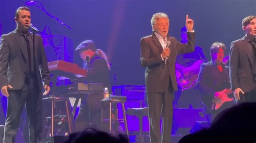 Frankie Valli sings "Stay" | Legendary Concerts
