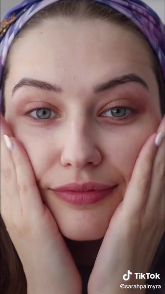 Here’s how to actually use an essence! The SK-II PITERA Essence has been my favorite for bouncy radiant skin! #SKIIpartner #PITERAessence #SKII #myPITERAstory #essence #skincare101