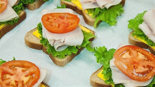 How to build a nutritious plate with whole foods