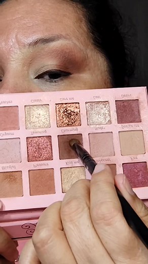 Tutorial de sombras con la paleta tease me de beuty creations | Perla Morales MUA