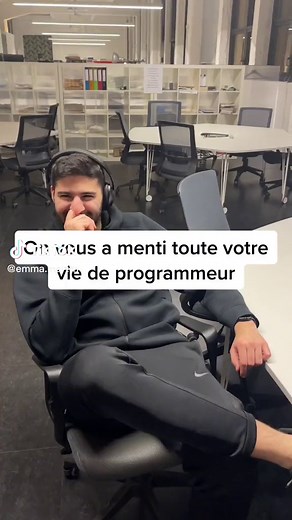 Cette chanson en boucle clairement😂 #codeur #programmeur #developer #fyp #pourtoi #webdevelopment #techtok #javascript #intelligenceartificielle #blackboxai #IA #vscode #apprendreacoder