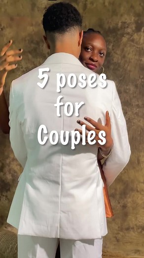 10 Romantic Poses for Couples Photoshoots